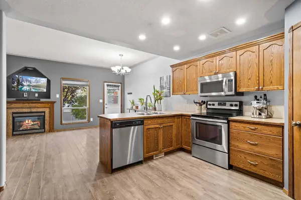 303 Addington DR, Red Deer, AB T4R 3H7