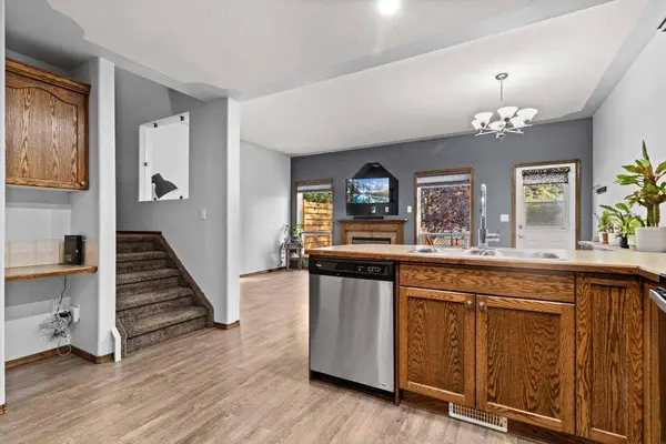 303 Addington DR, Red Deer, AB T4R 3H7