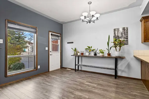 303 Addington DR, Red Deer, AB T4R 3H7