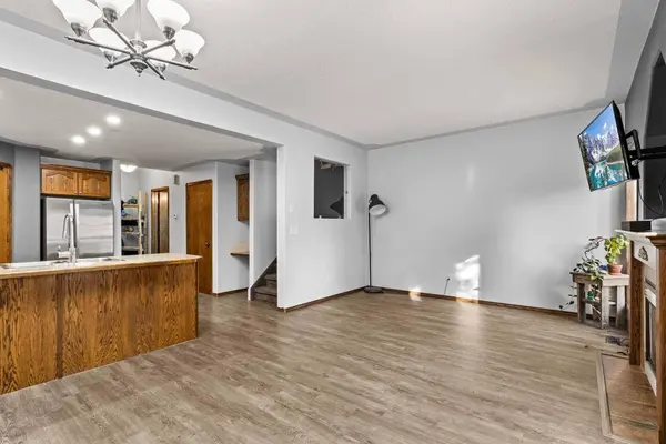 303 Addington DR, Red Deer, AB T4R 3H7