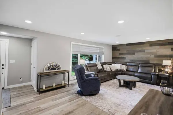 6 Wiltshire PL, Red Deer, AB T0M 0J0