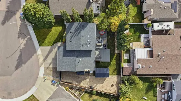 6 Wiltshire PL, Red Deer, AB T0M 0J0