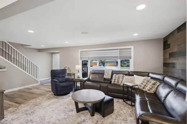 6 Wiltshire PL, Red Deer, AB T0M 0J0