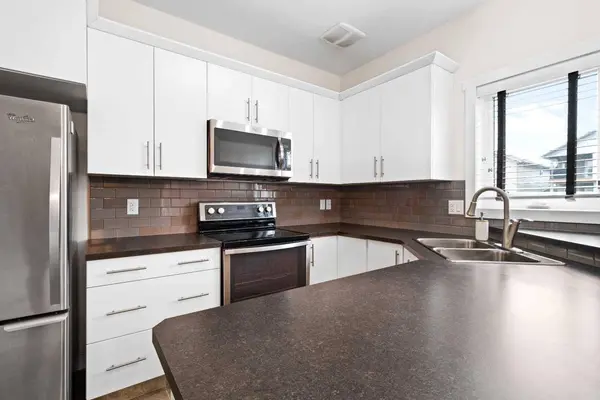 107 Henderson CRES, Penhold, AB T0M 1R0