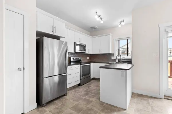 107 Henderson CRES, Penhold, AB T0M 1R0