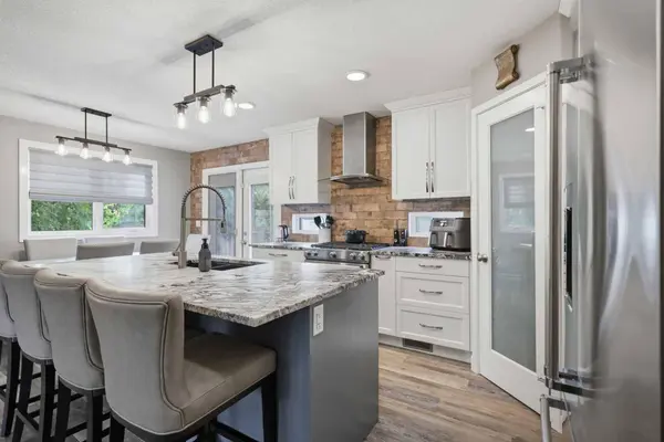 6 Wiltshire PL, Red Deer, AB T0M 0J0