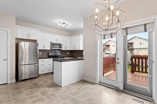 107 Henderson CRES, Penhold, AB T0M 1R0