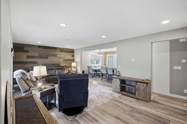 6 Wiltshire PL, Red Deer, AB T0M 0J0