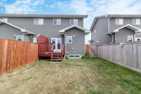 107 Henderson CRES, Penhold, AB T0M 1R0