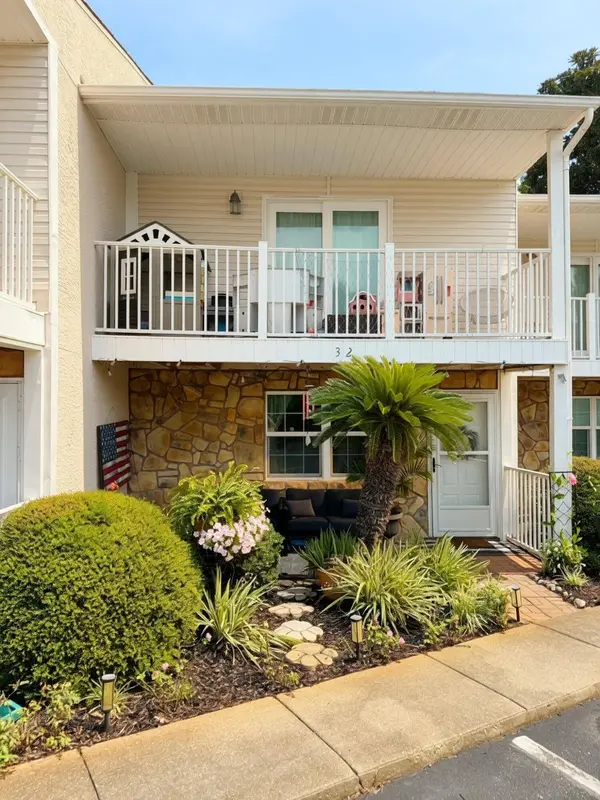 241 Ellis RD #UNIT 32, Miramar Beach, FL 32550