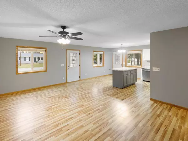 403 Circle DR, Braham, MN 55006