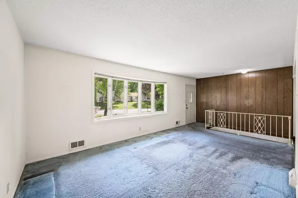 2577 Mayer LN E, Maplewood, MN 55119