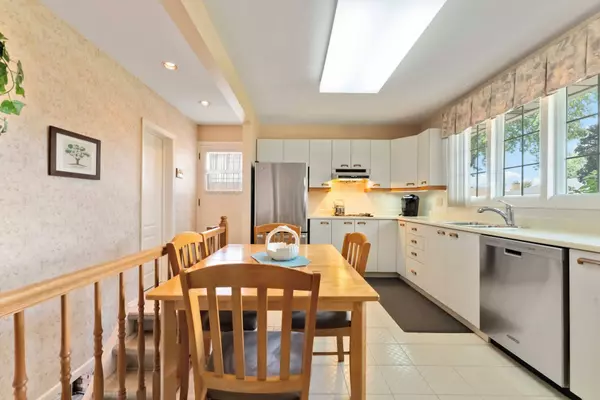 742 Halstead ST, Elmvale Acres And Area, ON K1G 1M6