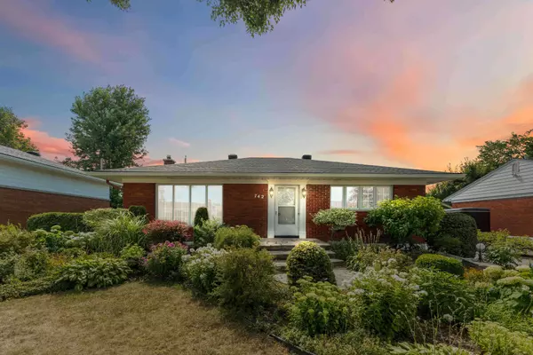 742 Halstead ST, Elmvale Acres And Area, ON K1G 1M6