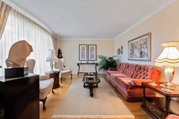 742 Halstead ST, Elmvale Acres And Area, ON K1G 1M6