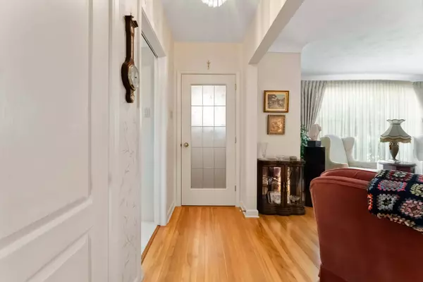 742 Halstead ST, Elmvale Acres And Area, ON K1G 1M6