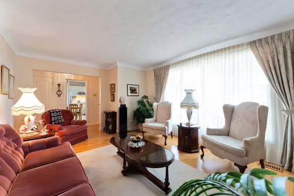 742 Halstead ST, Elmvale Acres And Area, ON K1G 1M6