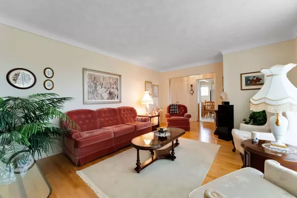 742 Halstead ST, Elmvale Acres And Area, ON K1G 1M6