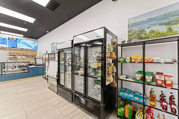 420 Hazeldean RD #8, Kanata, ON K2L 4B2