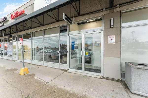 420 Hazeldean RD #8, Kanata, ON K2L 4B2