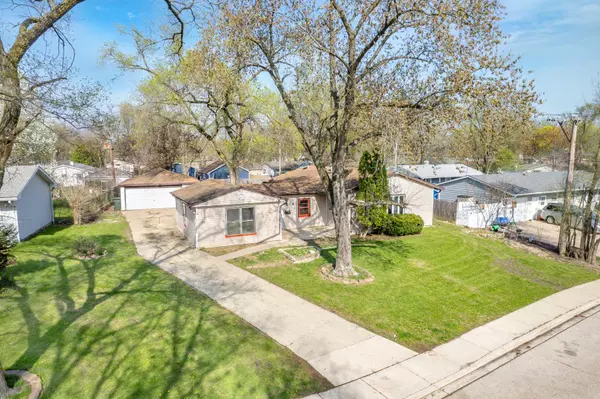 703 Houston DR, Carpentersville, IL 60110