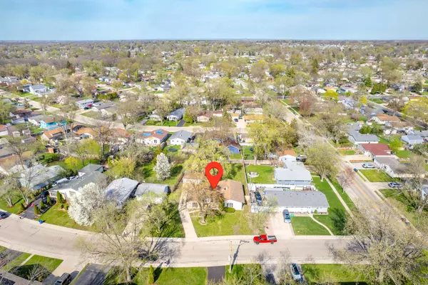 703 Houston DR, Carpentersville, IL 60110