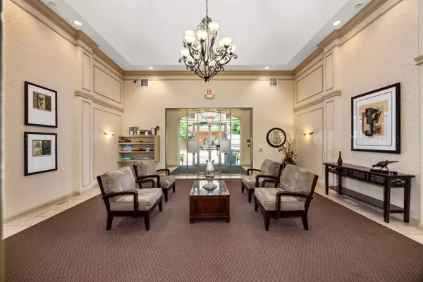 8340 Callie CT #506, Morton Grove, IL 60053