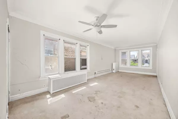 7647 S Calumet AVE, Chicago, IL 60619