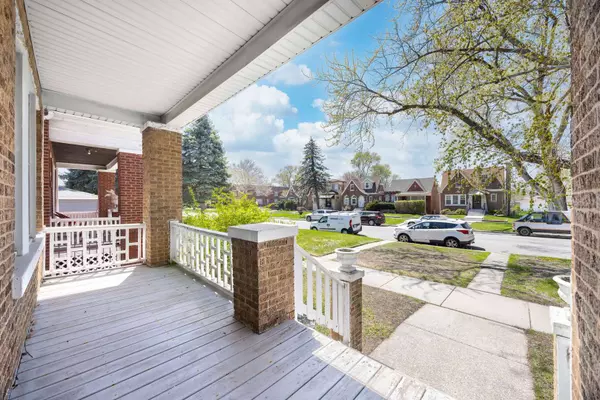 7647 S Calumet AVE, Chicago, IL 60619