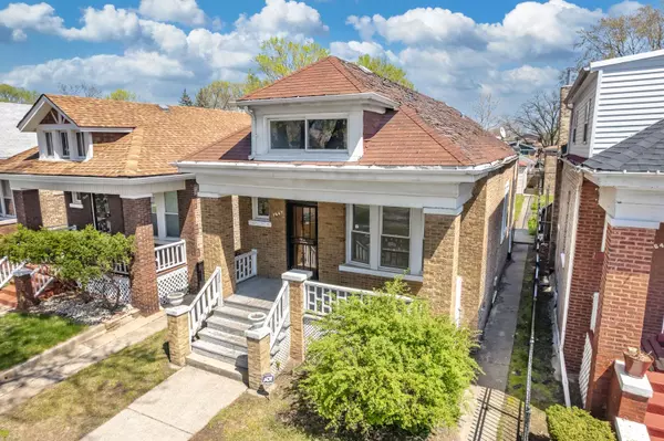 7647 S Calumet AVE, Chicago, IL 60619