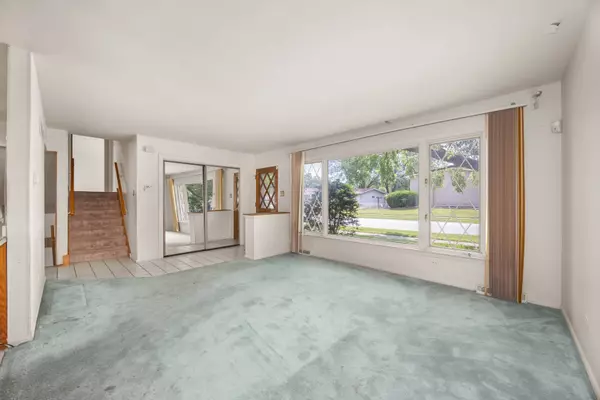 555 N Cherry DR, Glenwood, IL 60425