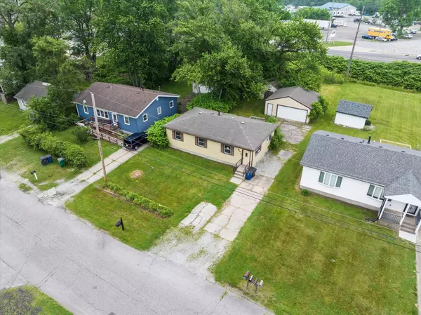 903 E 36th PL, Hobart, IN 46342