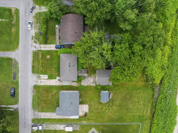 903 E 36th PL, Hobart, IN 46342