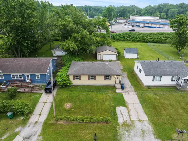 903 E 36th PL, Hobart, IN 46342