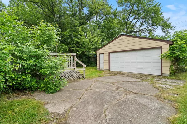 903 E 36th PL, Hobart, IN 46342