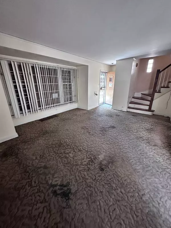 9527 S Woodlawn AVE, Chicago, IL 60628