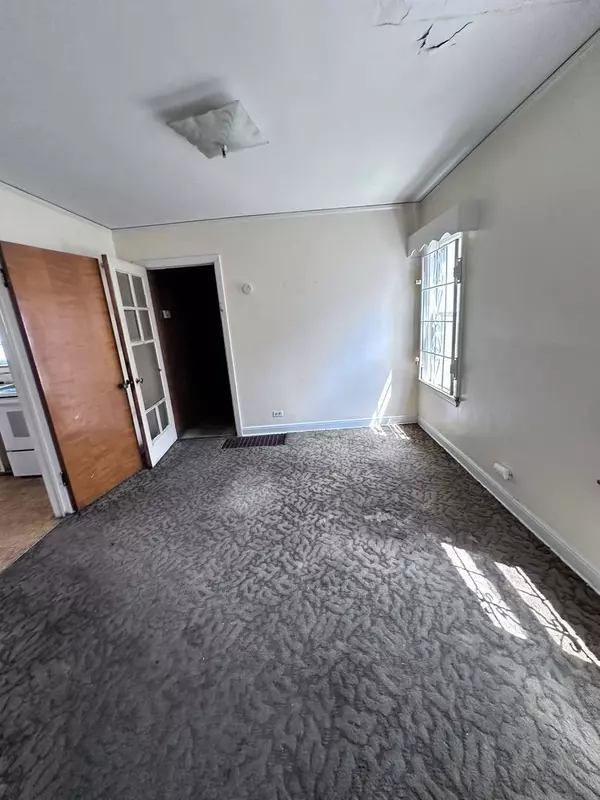 9527 S Woodlawn AVE, Chicago, IL 60628