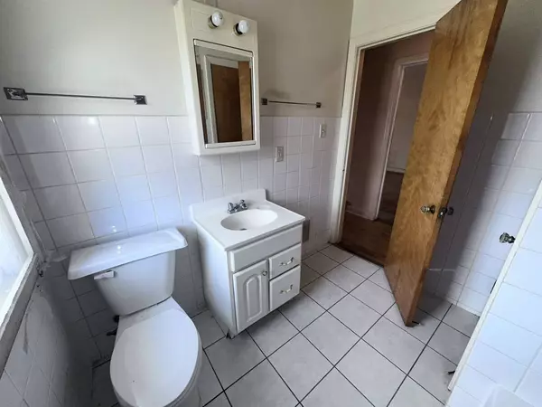 9527 S Woodlawn AVE, Chicago, IL 60628