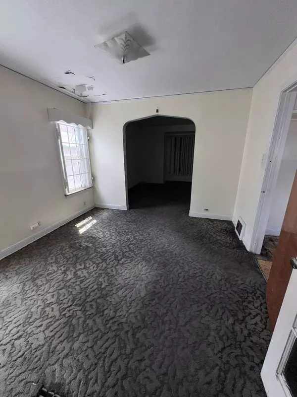 9527 S Woodlawn AVE, Chicago, IL 60628