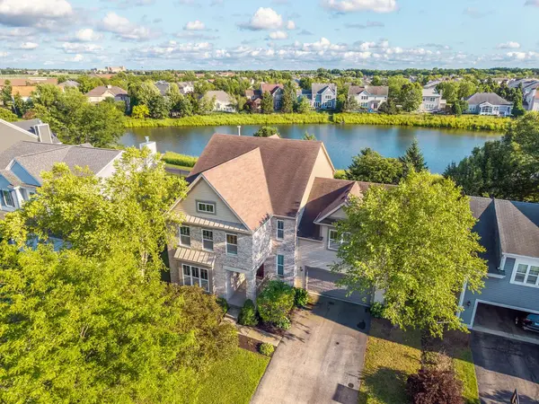 11253 Victoria LN, Huntley, IL 60142