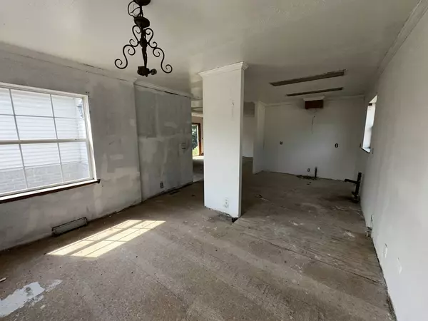 2221 Rush ST, Sauk Village, IL 60411