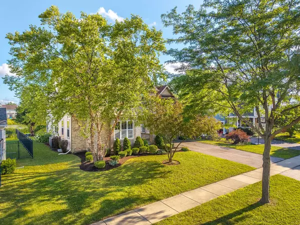 11253 Victoria LN, Huntley, IL 60142