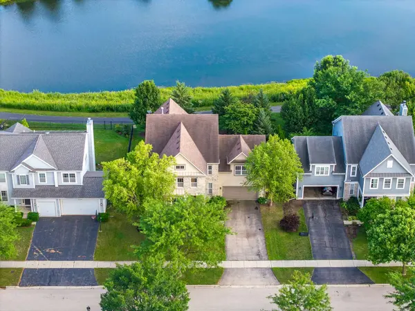 11253 Victoria LN, Huntley, IL 60142