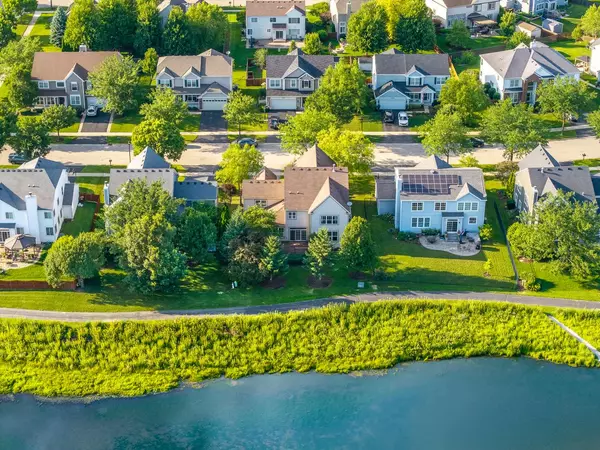 11253 Victoria LN, Huntley, IL 60142