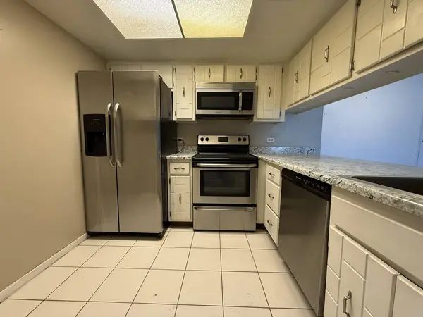 830 Elder RD #111, Homewood, IL 60430