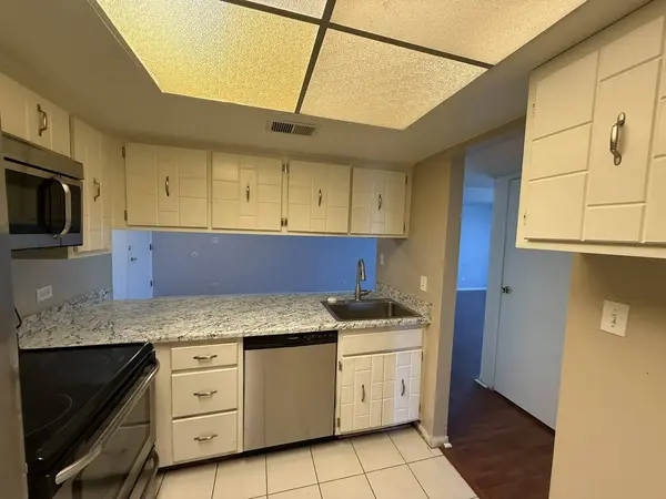 830 Elder RD #111, Homewood, IL 60430