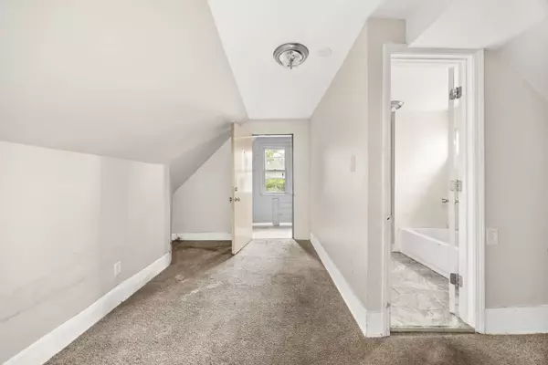 10910 S Edbrooke AVE, Chicago, IL 60628