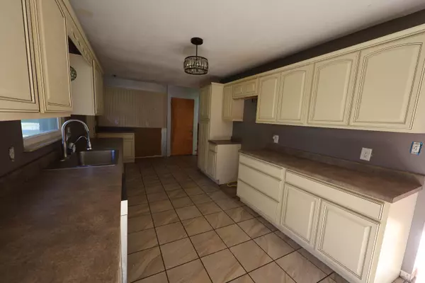 6550 Elizabeth LN, Portage, IN 46368