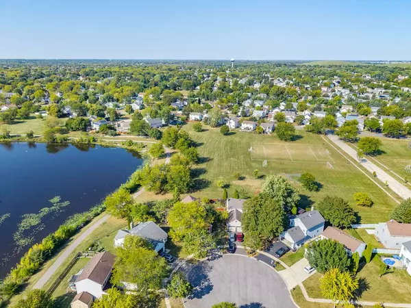 1925 Grosse Pointe CT, Hanover Park, IL 60133