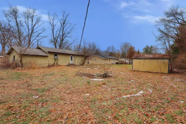 2627 E 1071, Demotte, IN 46310